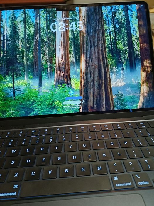 Vând MacBook Air M2 cu predare personală în Oradea