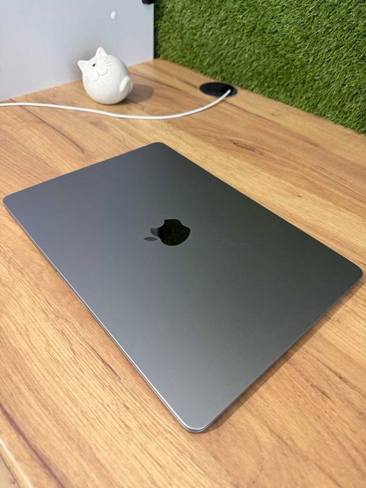 Macbook AIR 13" M2 8GB RAM, 256GB SSD, 94% батерия