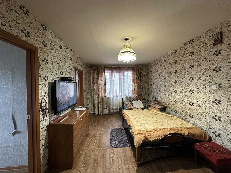 -Продам 3 комн на 7 микрорайоне.  Теплая!