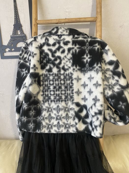 Дамско късо палто тип сако