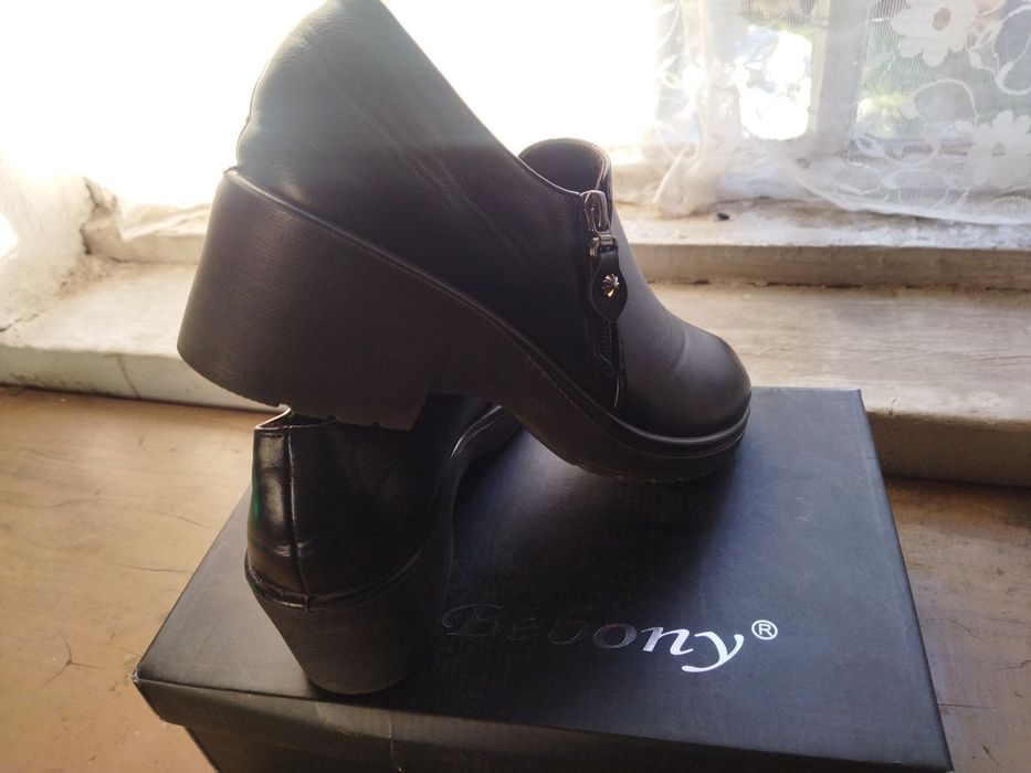 Продам ботильоны женские кожаные