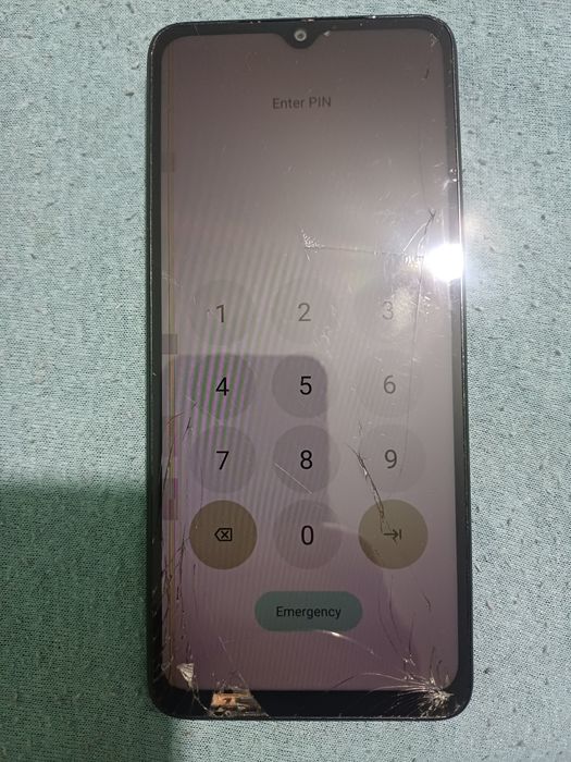 Redmi A3 cu sticla sparta. Placa este ok. Are parola
Touch-ul este ok