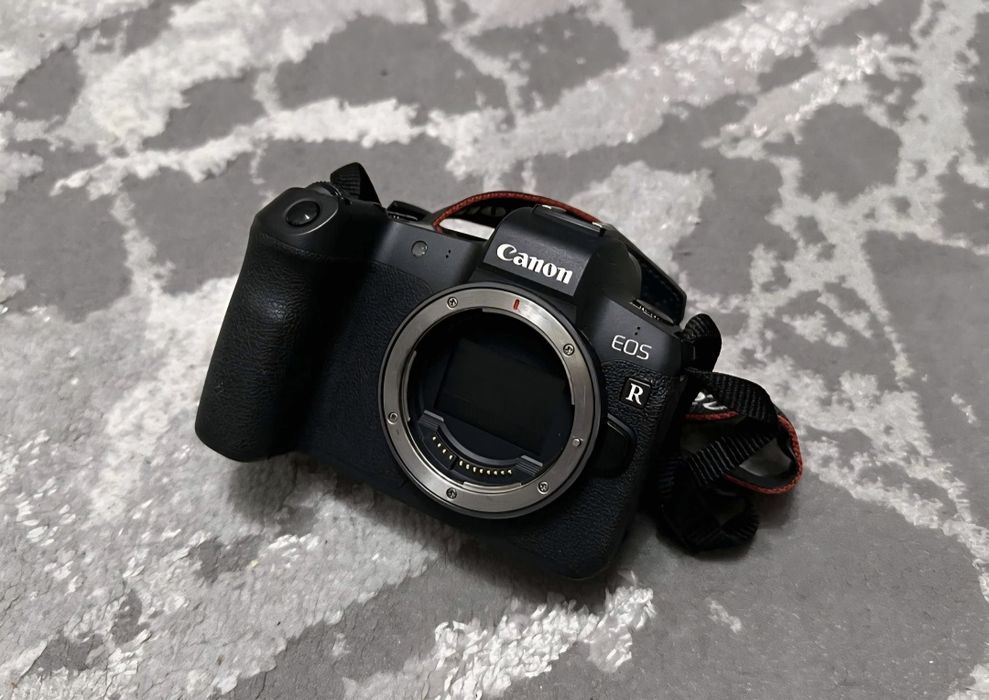 Aparat mirrorless Canon EOS R