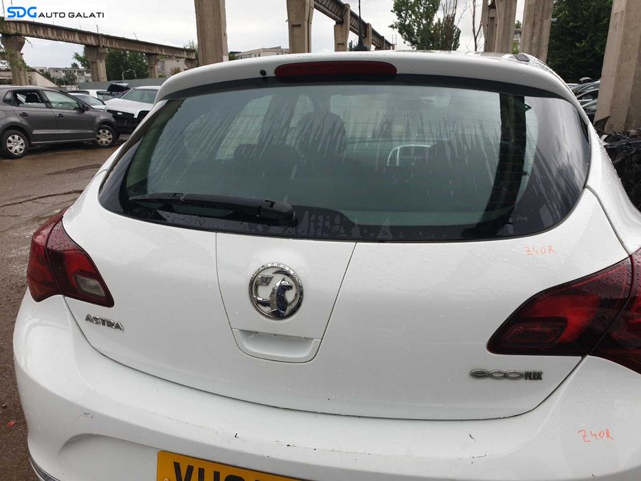 Hayon Haion Portbagaj Dezechipat cu Luneta Geam Sticla Opel Astra J Facelift Hatchback 2009 - 2016 Culoare Z40R [C7319] [C7318]
