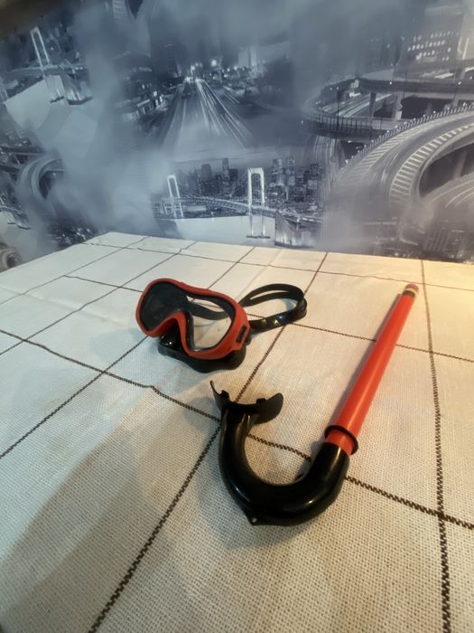 Очки и трубка для плавания