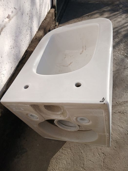 Продам навесной унитаз