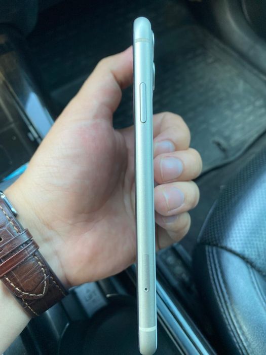 Iphone 11  белый