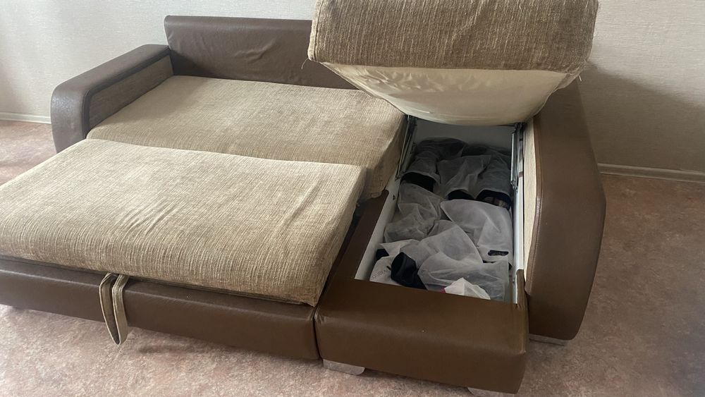 Диван б/у коричневый