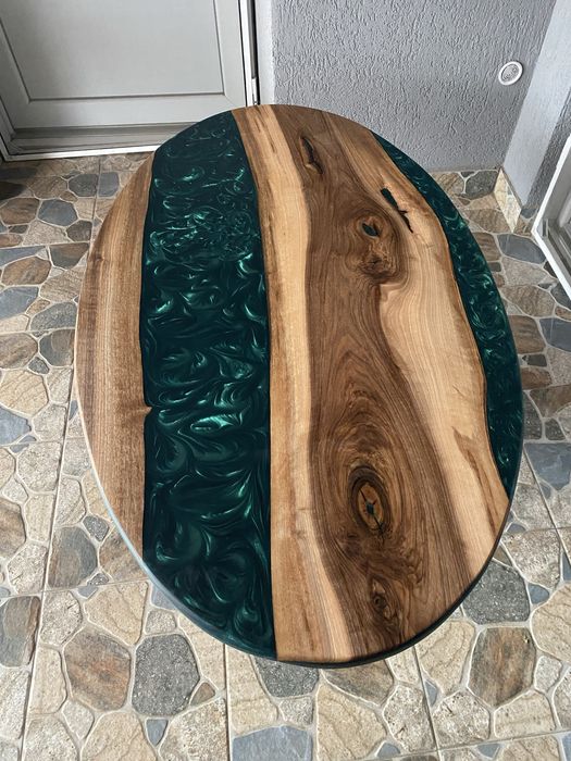 Masă de cafea ovală – Rășină epoxidică + lemn de nuc, picioare spider