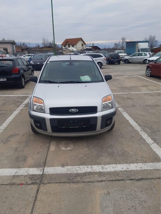 Ford Fusion 1.4 benzină, 2007 – pentru dezmembrări, poate fi reparata.