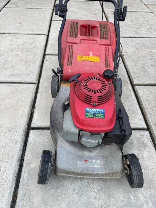 Masini de tuns gazon