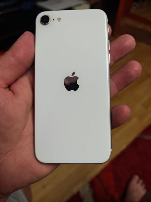 Vând sau Schimb iPhone XR Și iPhone SE 2  Citiți Anunțul