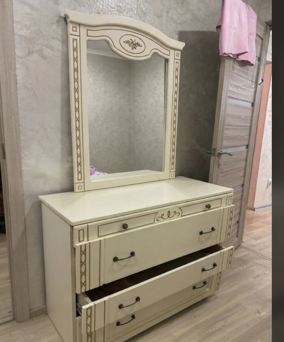 Продам спальный гарнитур