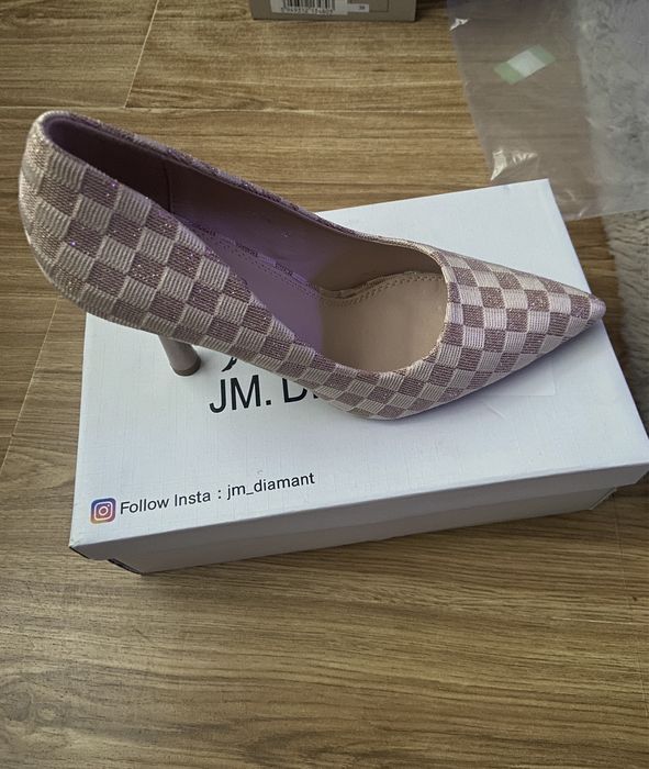 Pantofi noi  eleganti