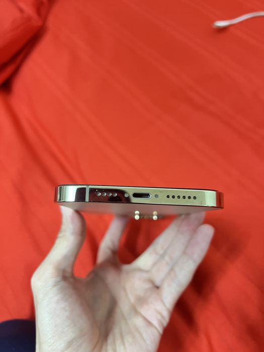 IPhone 12 pro max gold