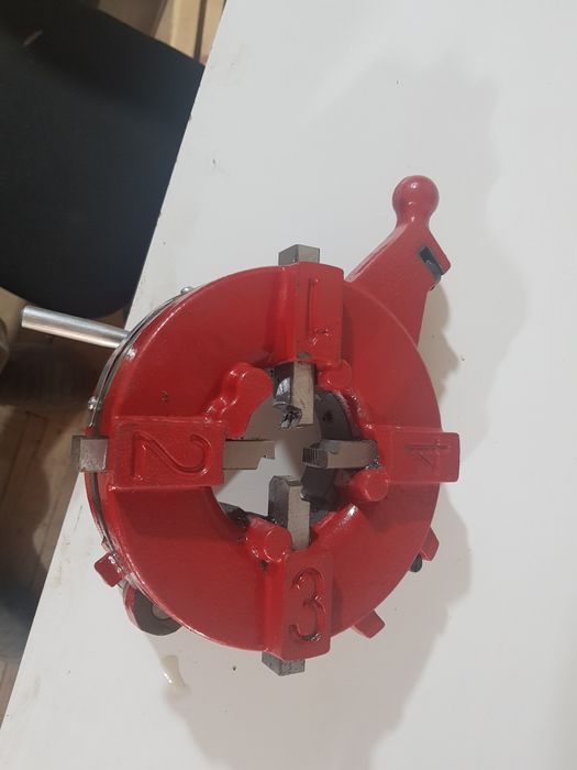 Зажим для резцов резьбонарезного станка