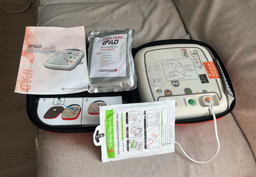 Defibrilator semiautomat IPAD CU-SP1 complet accesorii sigilate