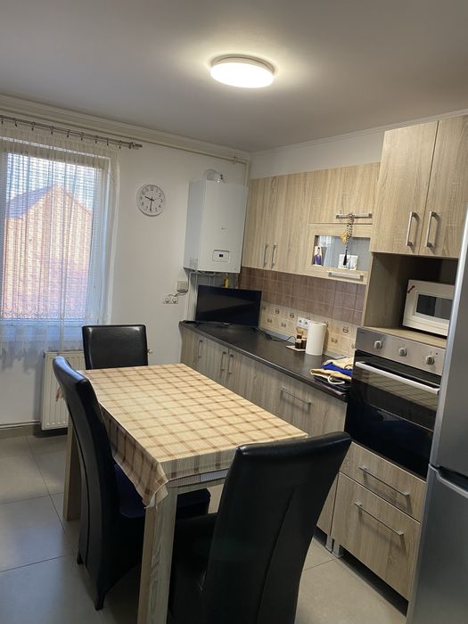 Inchiriez apartament cu 2 camere in Victoriei