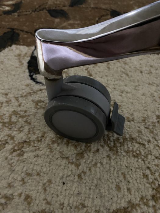 Стол овальный для дома и офиса