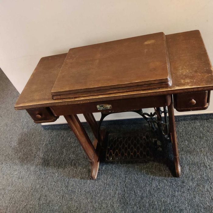 Шевна машина Singer - крачна, ретро, стояща, работеща в София