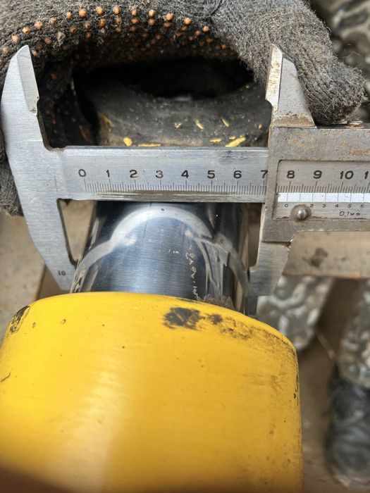 Catapiller M350 ning gidroslinderlari sotiladi holati alo moy oqizmayd