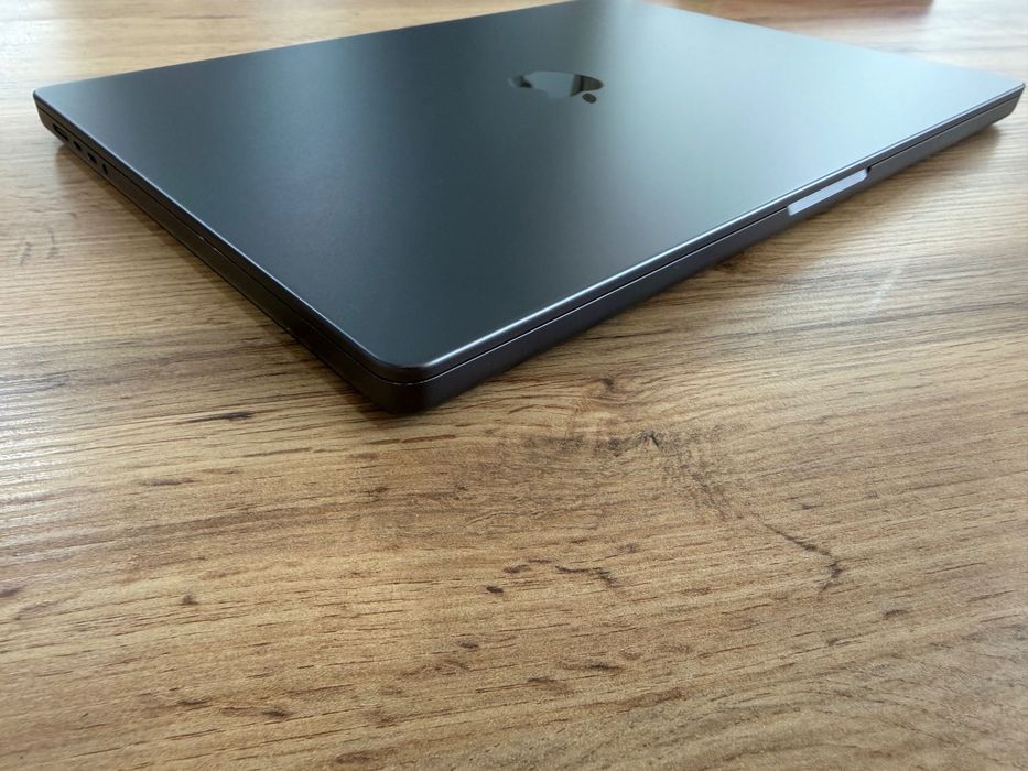 MacBook Pro 16" M4 PRO Chip 14-CPU/20-GPU/48GB RAM/512GB SSD В ГАРАНЦИЯ 28.12.2028г.