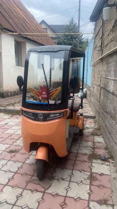 Электричный трицикл с крышей