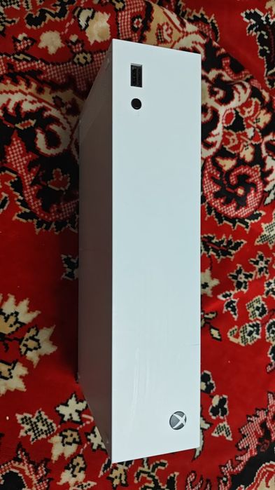 Продаю либо обменяю xbox series s