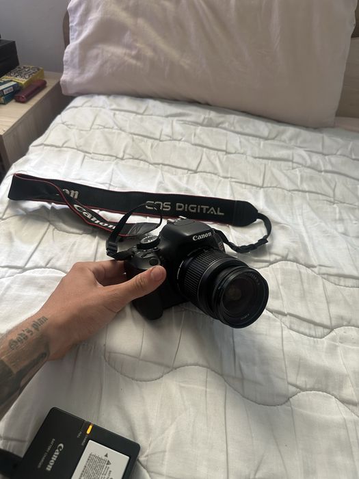 Перфектен - Canon EOS REBEL T3i