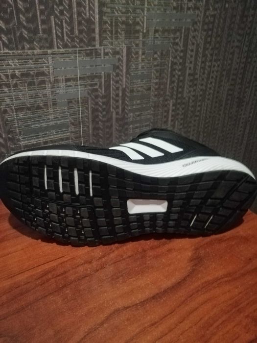 Кроссовки адидас