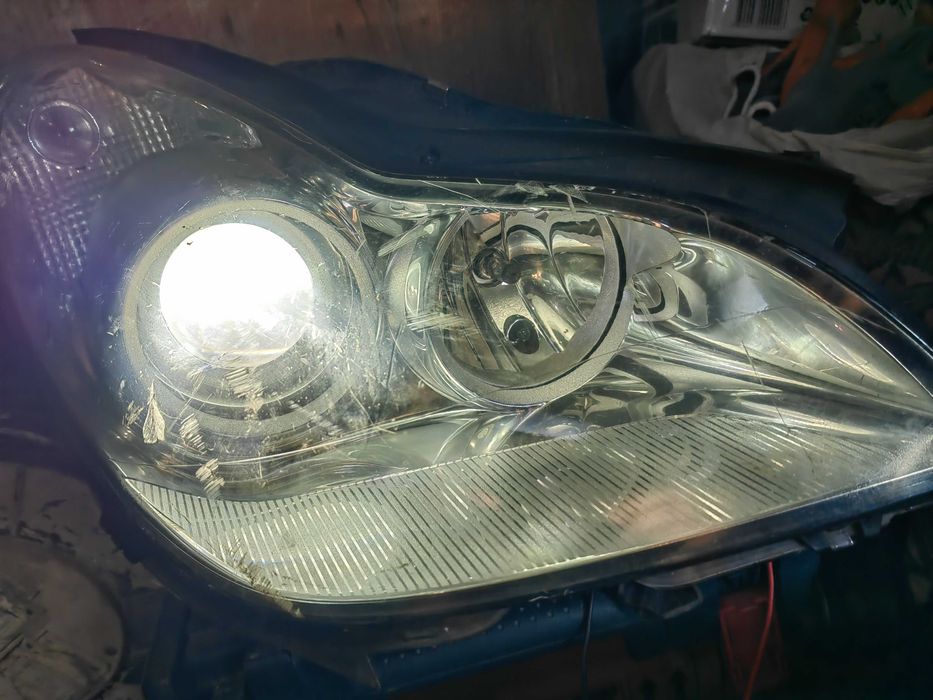 Фар Mercedes CLS W219 Xenon Десен / Фар Мерцедес ЦЛС W219 Оригинален