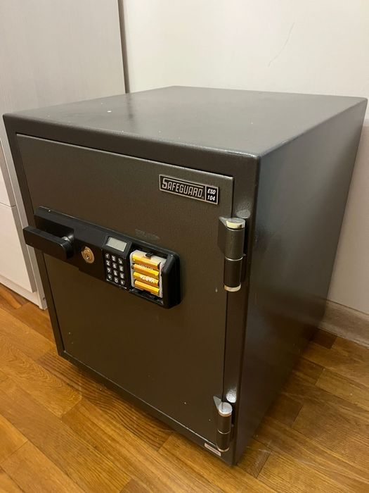 Продам сейф срочно