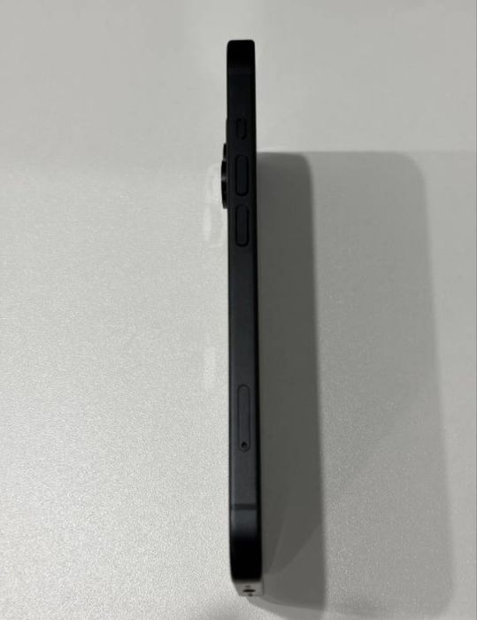 Iphone 15 в идеальном состоянии.