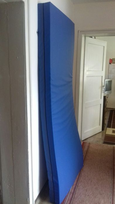 Анти-декубитален матрак, изработен от полиуретанова пяна.