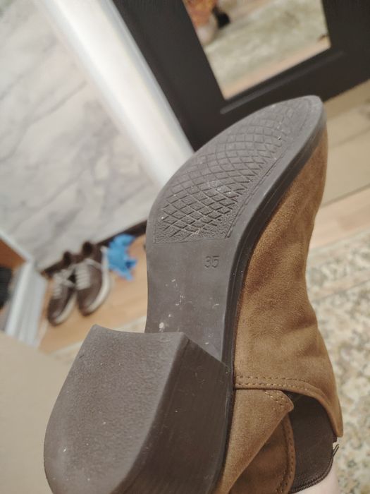 Продам сапожки женские