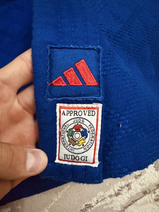 Продается кимоно adidas red