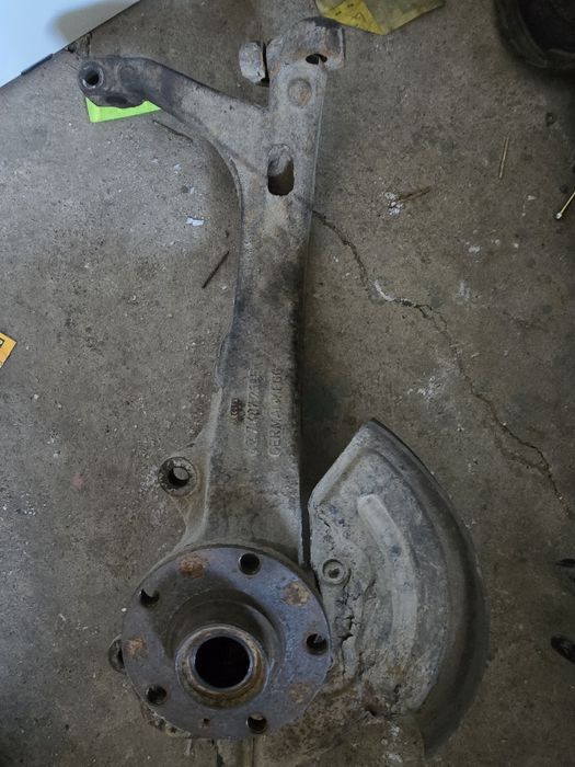 Правая передняя цапфа ауди алроад с5