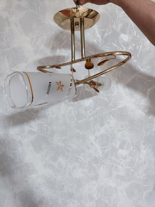 Продам люстру в отличном состоянии