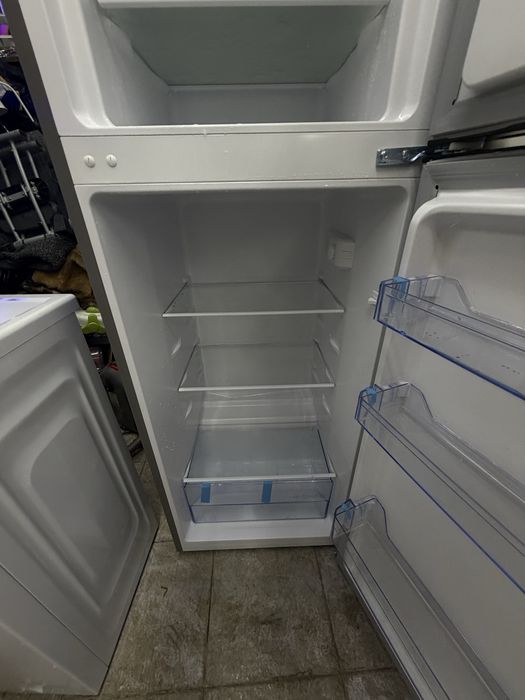 Хладилник с фризер BEKO  инокс 1година гаранция