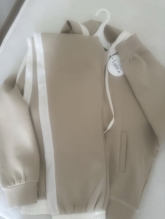 Продам костюм спортивный