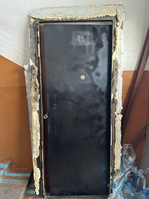 Продам входную дверь