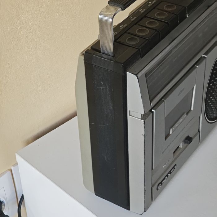 SANYO M2429FZ – винтидж радио‑касетофон, 1982г.