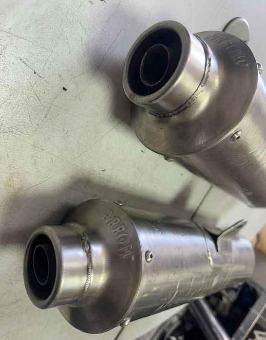 Оригинални гърнета / ауспуси за мотор на Arrow