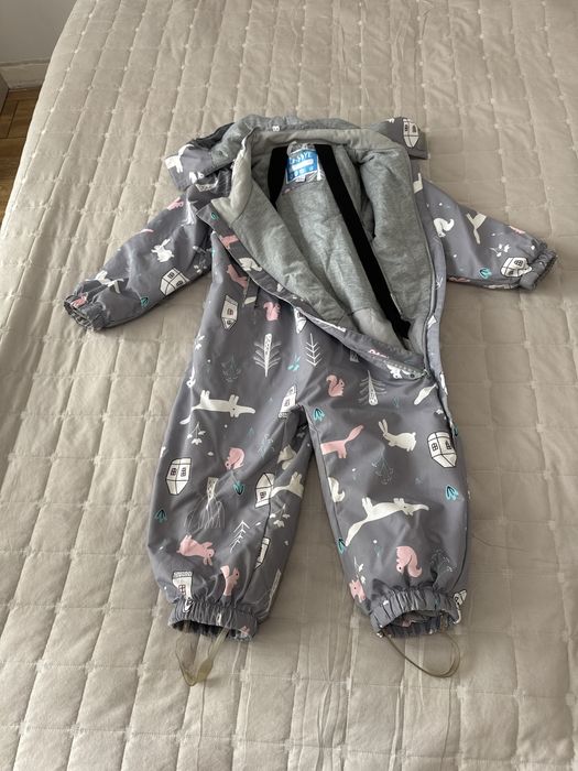 Демеснзонный комбинезон для девочки