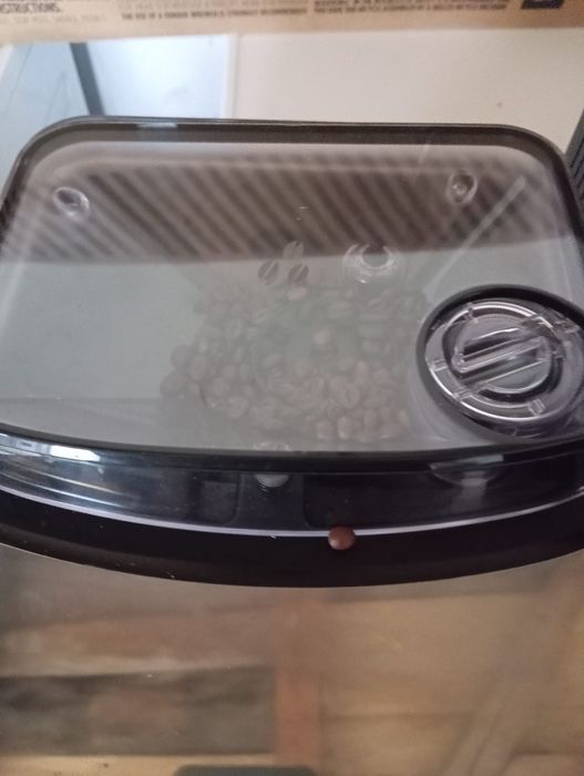 Vand 2  aparate de cafea ,Dealinghi si Saeco