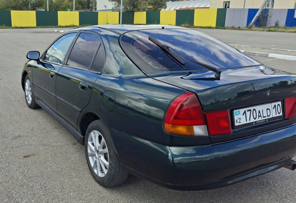 Митсубиси Каризма 1.8