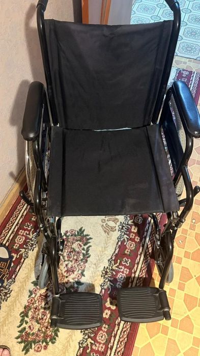 Коляска инвалидная,новая