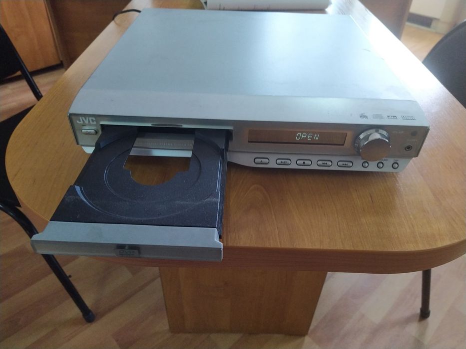 Продам DVD    марки JVC