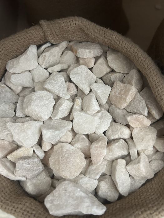 Nisip Pamant negru vegetal Asfalt frezat Balastru Pietris Piatra decorativa