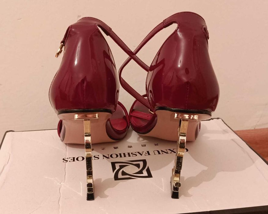 Продам босаножки